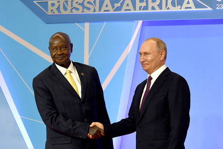 Yoweri Museveni (Ugandan President) welcomes Putin